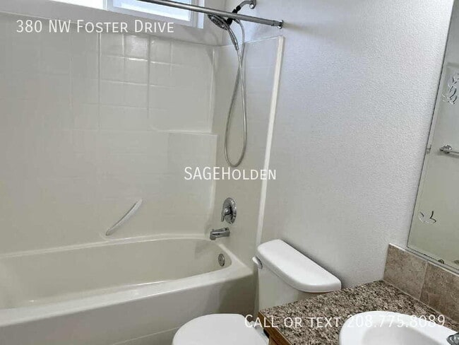 Building Photo - 380 NW Foster Dr