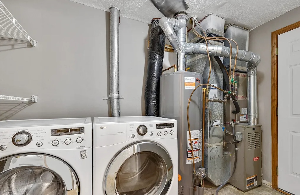 Building Photo - 5100 Holly Ln N