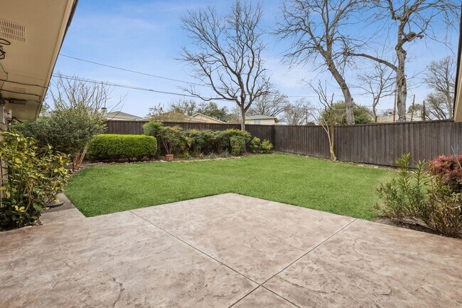 Building Photo - 9611 Meadowhill Dr