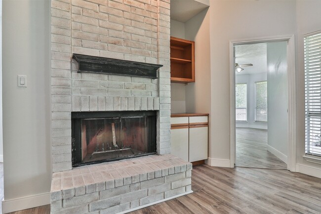 Building Photo - 10910 Scenic Dr