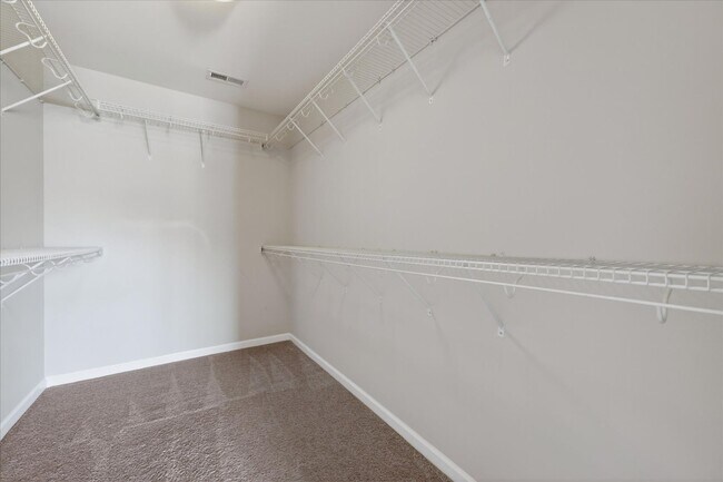 Building Photo - Pet Friendly Three Bedroom!