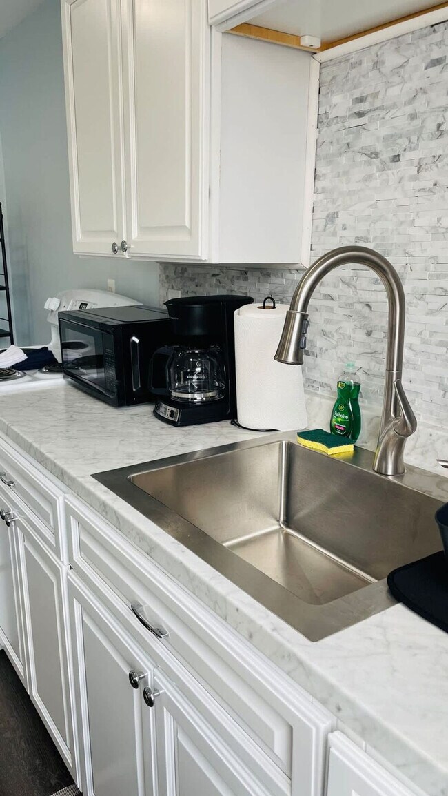 Building Photo - 25 Andem St