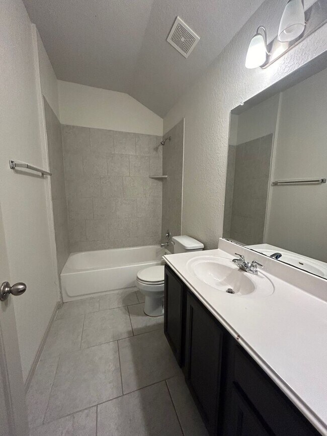 Building Photo - Beautiful 5BED/3BATH House for Rent! Avail...