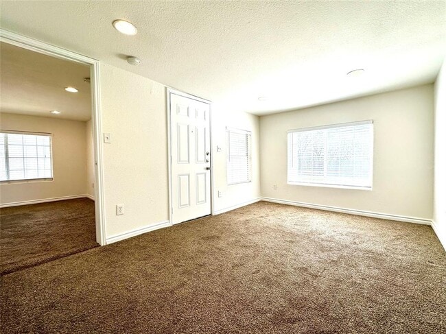 Building Photo - 3024 E 12th St