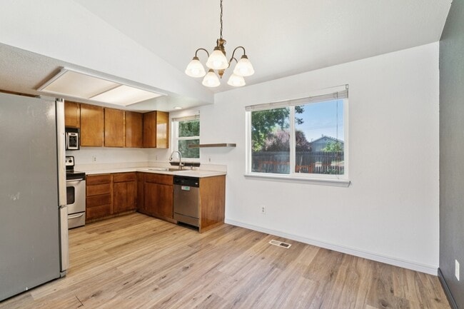 Building Photo - 5591 N Marlboro Ave