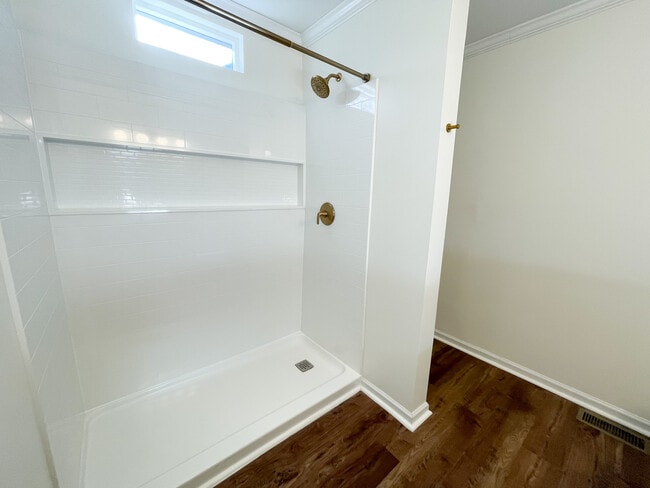 Building Photo - 405 Cami Forest Ln