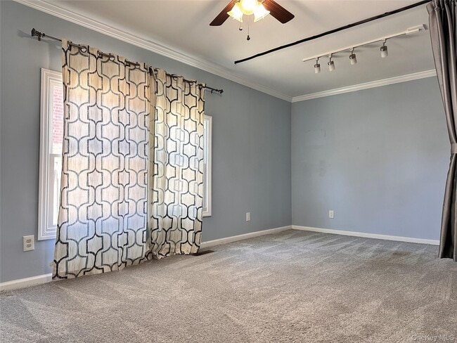 Building Photo - 316 S Oyster Bay Rd