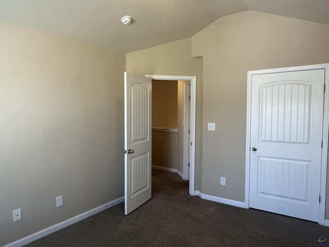 Building Photo - 807 Citrona Dr