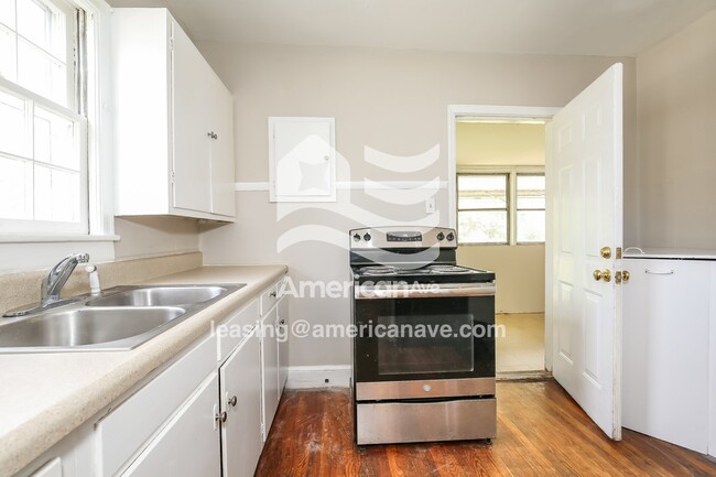 Building Photo - 403 Lowdermilk St