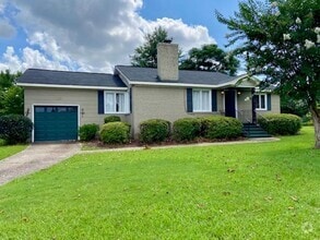 Building Photo - Cozy 3 Bed 2 Bath Available in June!