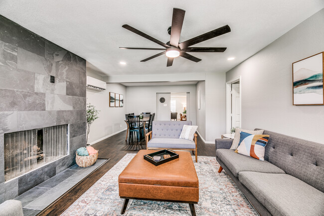 Building Photo - 2519 Highwood Dr