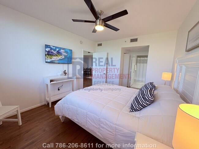 Building Photo - Modern 2BR/2BA Condo in Aventura – Furnish...