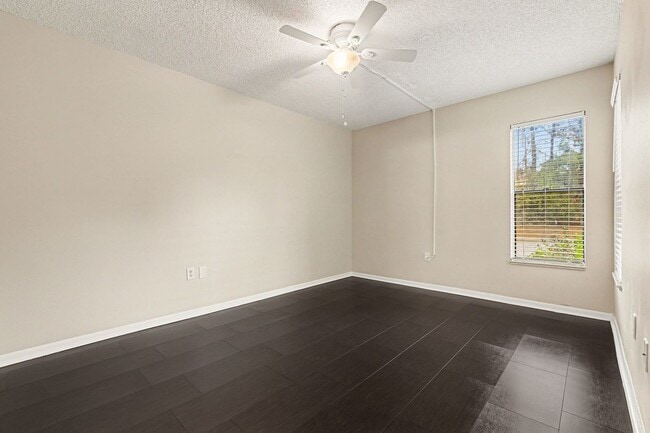 Building Photo - 1011 Clearmont St NE