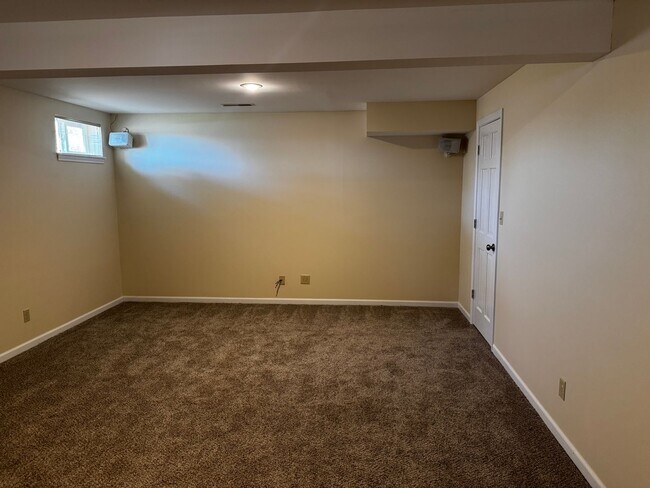 Building Photo - 3 bedroom,3.5bath.