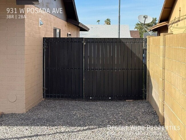 Building Photo - 931 W Posada Ave