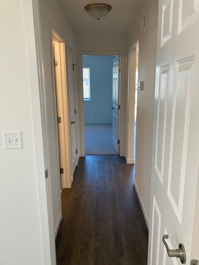 Building Photo - 4 Bed 3 Bath Single Family Home