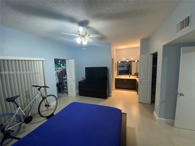 Building Photo - 8806 SW 130th Ct