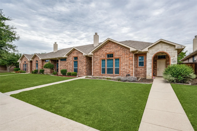 Building Photo - 1610 Poinsettia Blvd