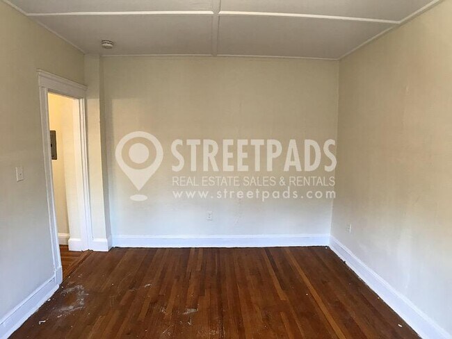 Building Photo - bedroom in Boston MA 02215