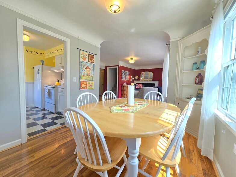 Building Photo - 1065 13th St NE