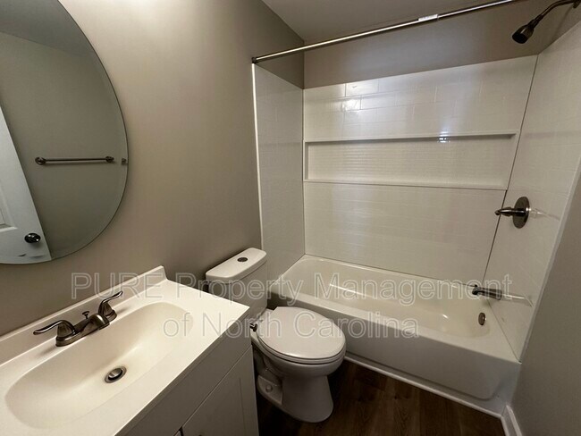 Building Photo - 204 Bookington Dr