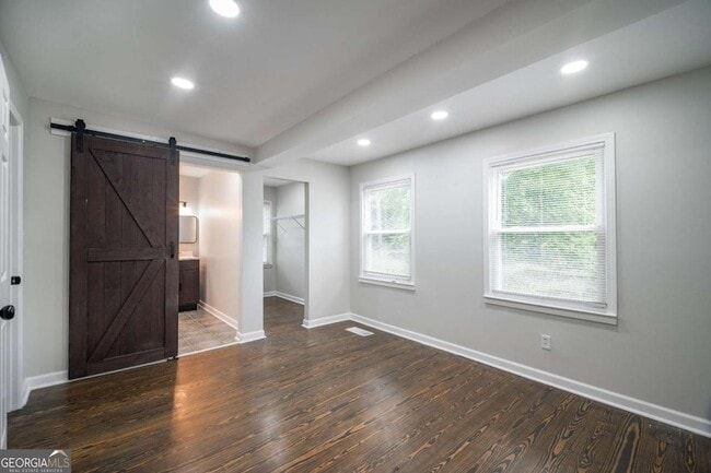 Building Photo - 2137 Delowe Dr