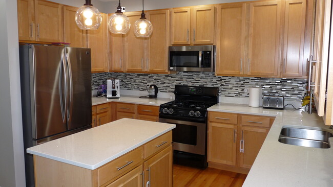 Building Photo - 2724 Spenser Ct