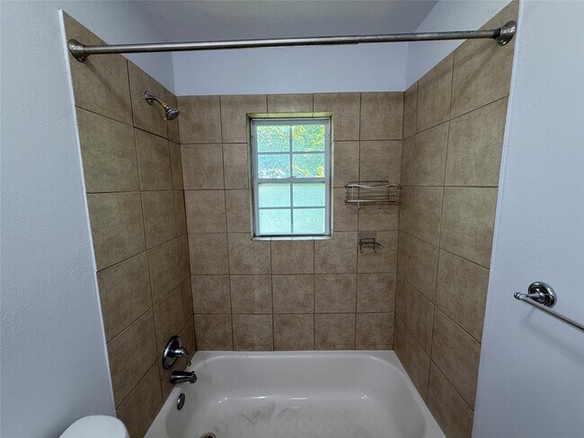 Building Photo - 211 Skyway Dr