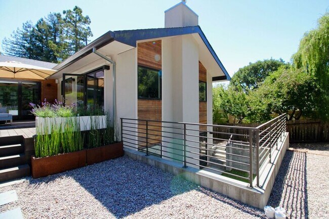 Building Photo - 9 Wilkins Pl