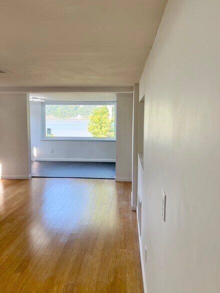 Building Photo - 395 Warburton Ave