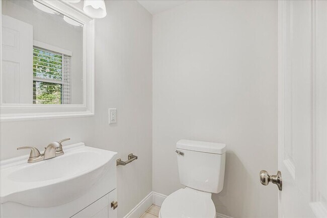 Building Photo - 57 Greenvale Rd