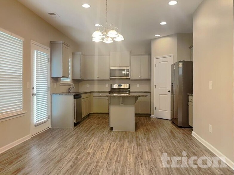 Building Photo - 307 Arbor Cir