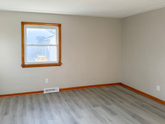 Building Photo - 1612 Maine