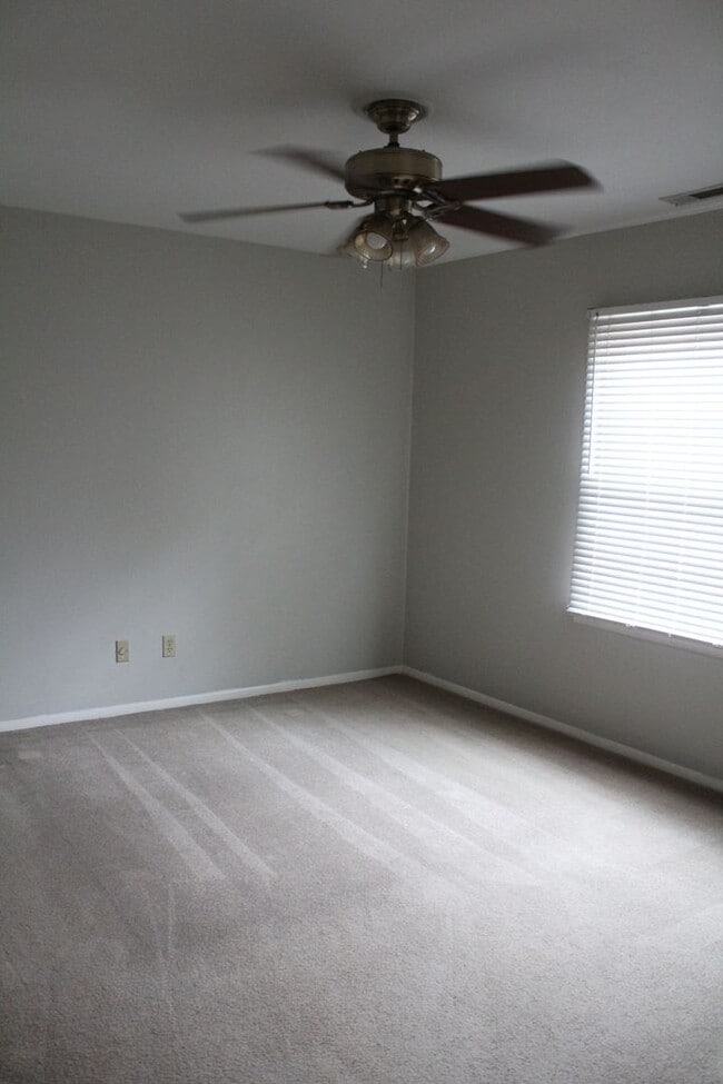 Building Photo - Spacious Home in High Point Terrace, on the Greenline