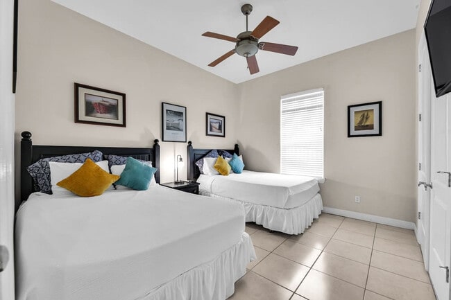 Building Photo - 117 E Lantana St