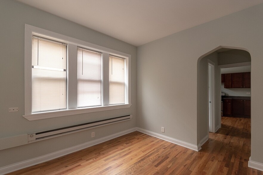 Building Photo - 4329 N Wolcott Ave