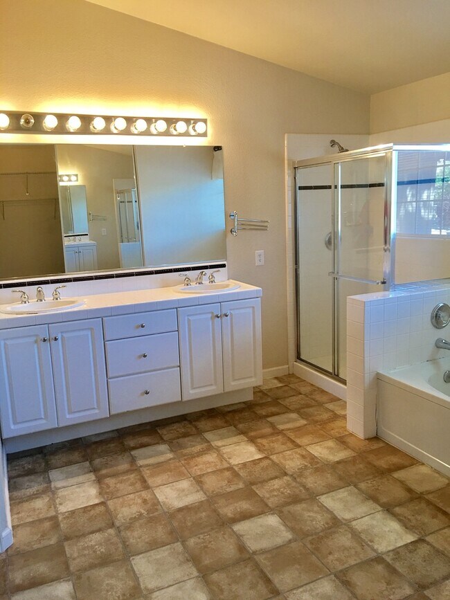 Building Photo - Large, Dog Friendly Rocklin Home with a View!