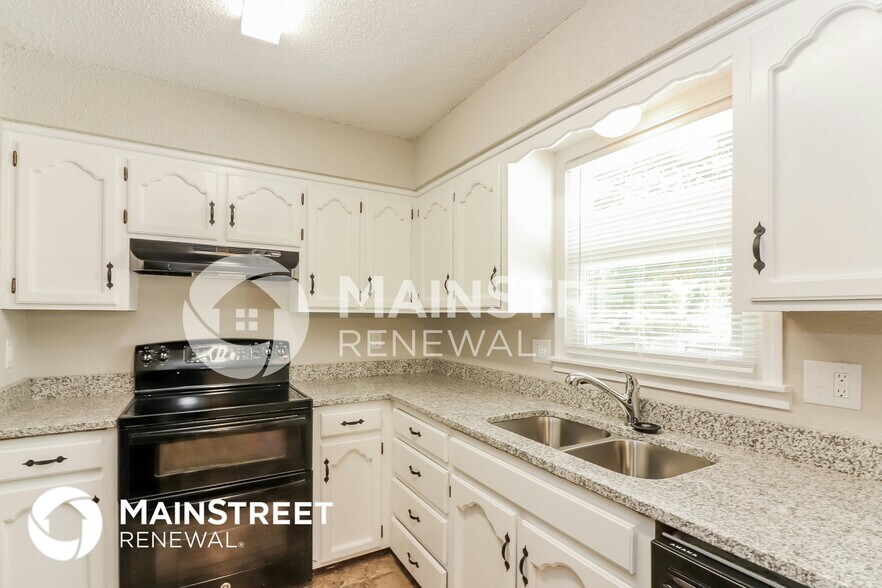 Building Photo - 13206 15 St