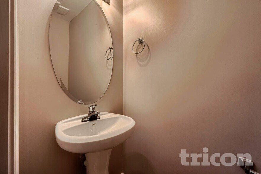 Building Photo - 5819 Twin Brook Dr