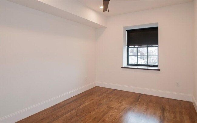 Building Photo - 15 Cranston Ave