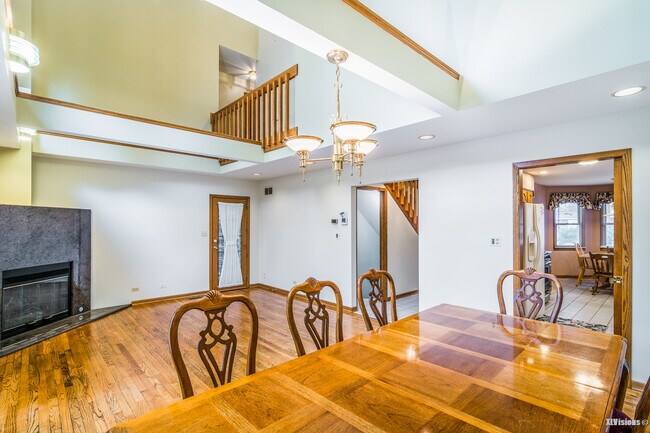 Building Photo - 5305 S Madison Ave