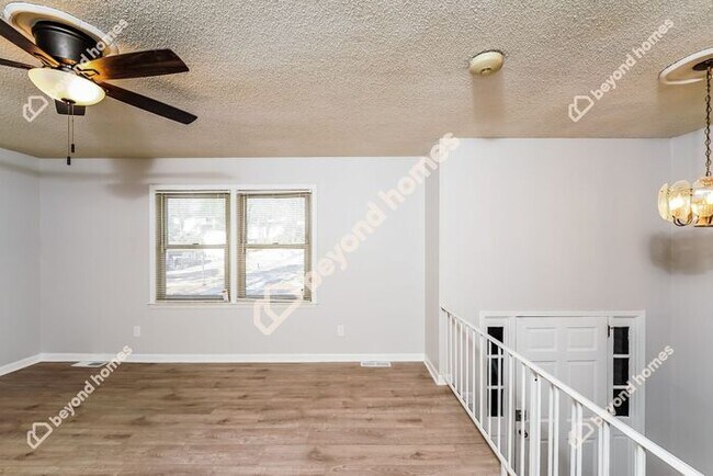 Building Photo - Beautifully Modernized 3 BR and 2 BA in on...