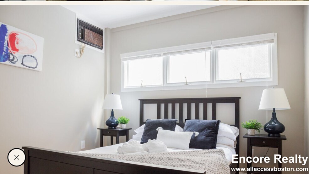 Building Photo - 8 Story St