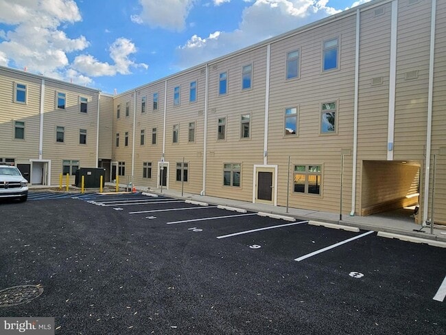 Building Photo - 200 Hamilton Ave