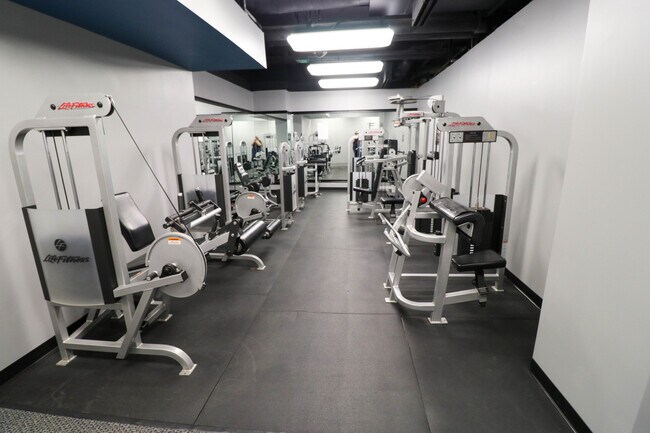 Building Photo - 10 E Ontario St