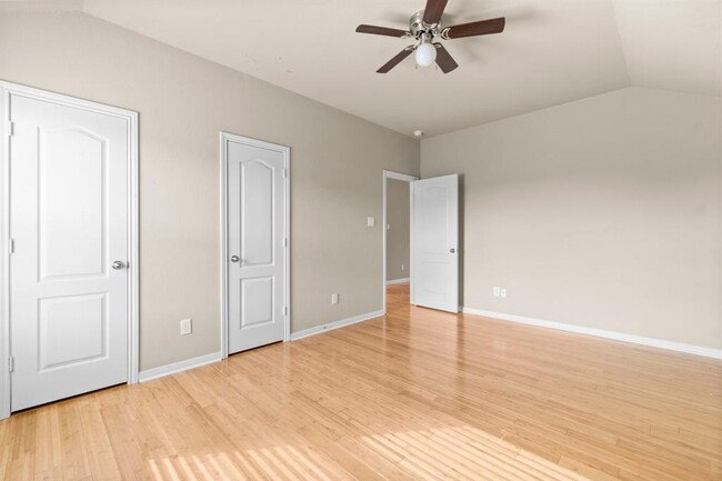 Building Photo - 2827 Lockeridge Oaks Dr