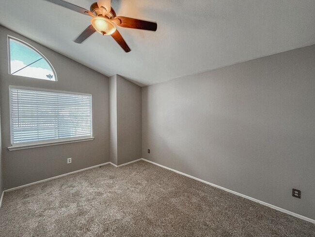 Building Photo - Spacious 4-Bedroom Home in Prime Green Val...