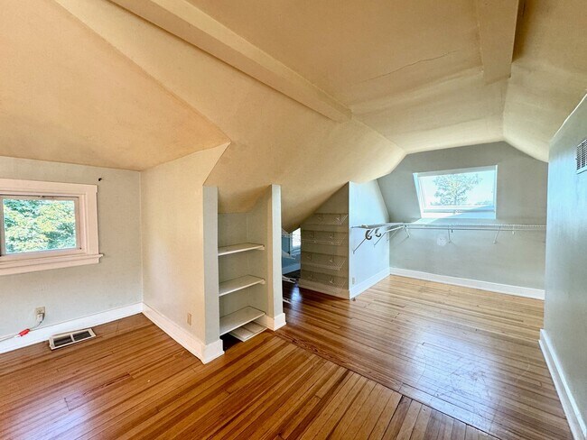 Building Photo - 505-507 W McMillan