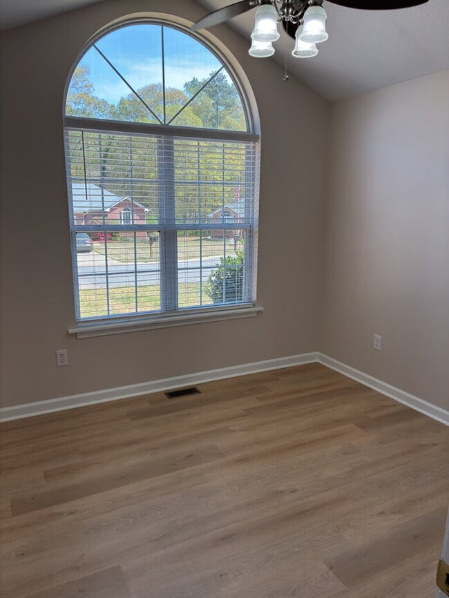 Building Photo - 122 Woodbridge Ct