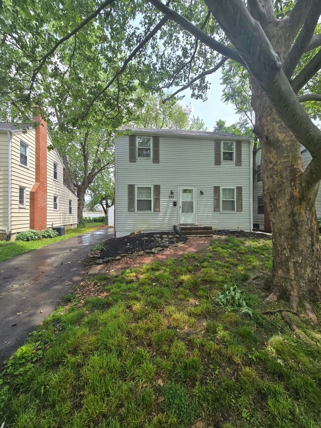Building Photo - 3 BEDROOM SINGLE FAMILY
